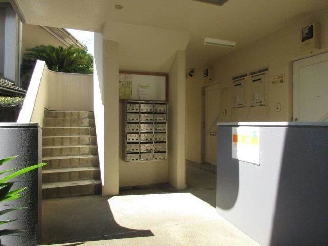物件外観写真4　(エントランス部分)