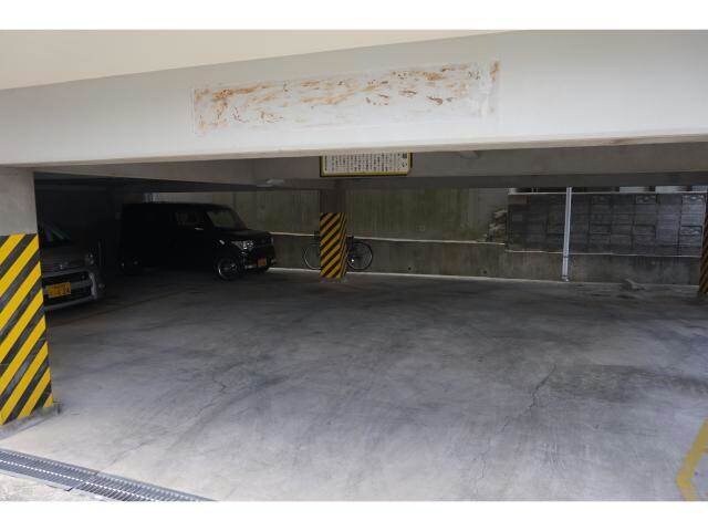 物件外観写真3　(駐車場)