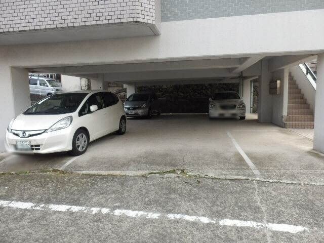 物件外観写真4　(駐車場)