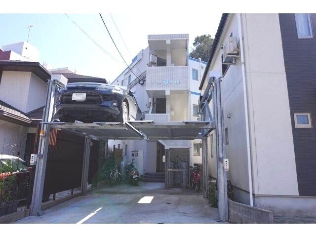 物件外観写真3　(駐車場)