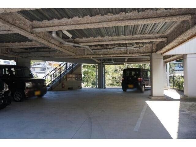 物件外観写真4　(駐車場)