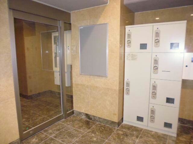 物件外観写真4　(エントランス部分)