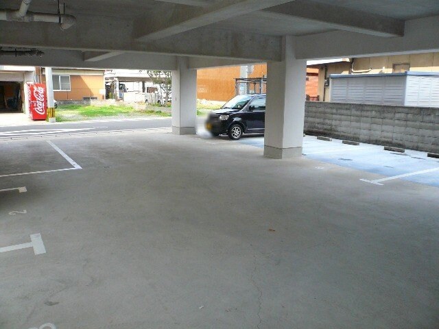 物件外観写真3　(駐車場)