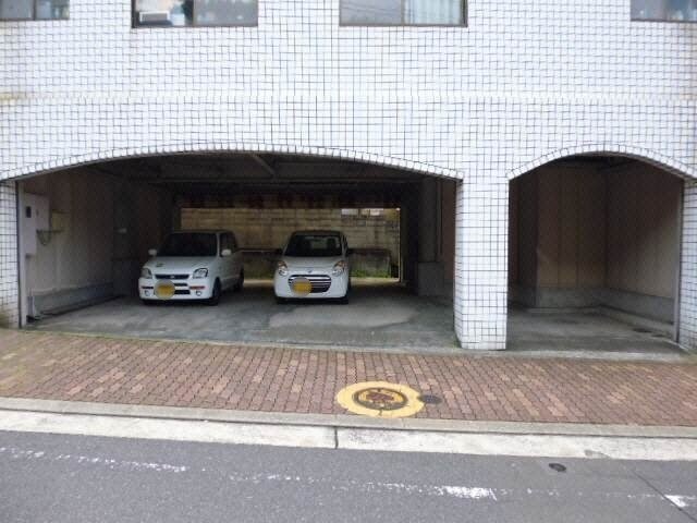 物件外観写真3　(駐車場)