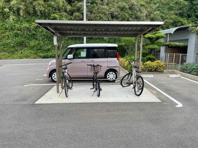 物件外観写真2　(駐輪場)