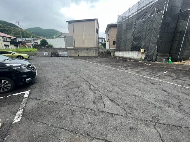 物件外観写真2　(駐車場)