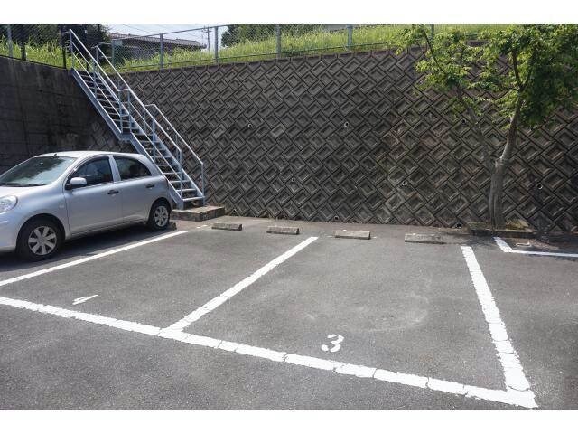 物件外観写真2　(駐車場)