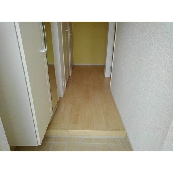 玄関(※別号室の写真になります。)