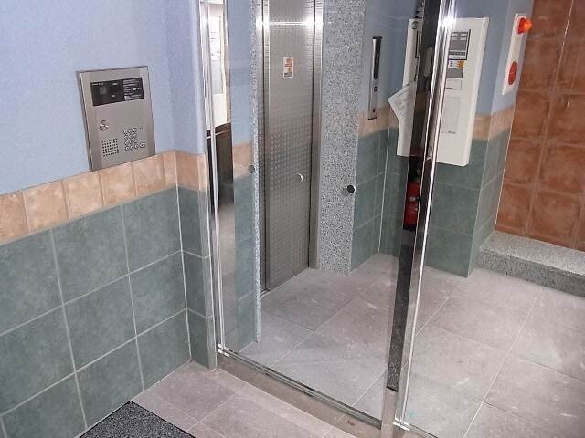 物件外観写真4　(エントランス部分)