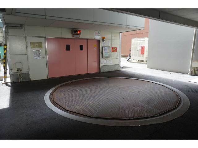 物件外観写真3　(駐車場)