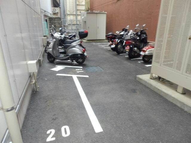 物件外観写真4　(駐輪場)