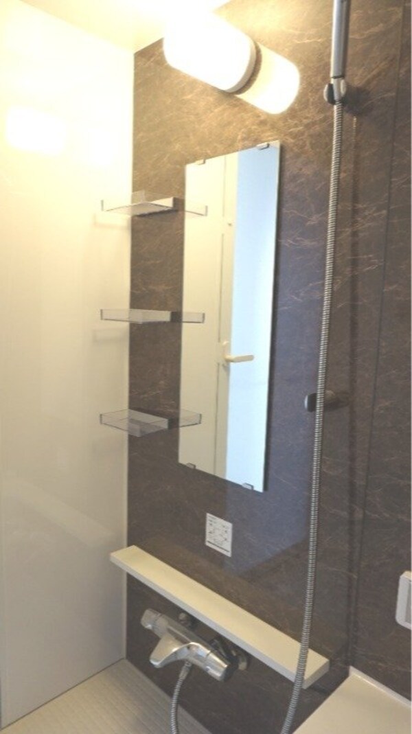 バス／シャワールーム等(※別号室写真)