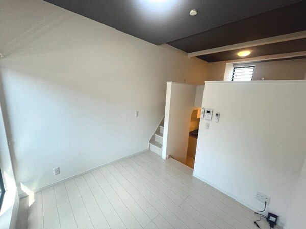 居室・リビング(※別号室写真)