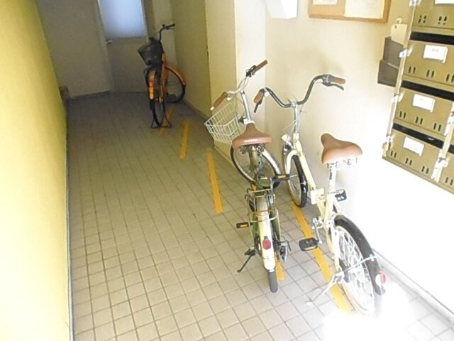 物件外観写真4　(駐輪場)