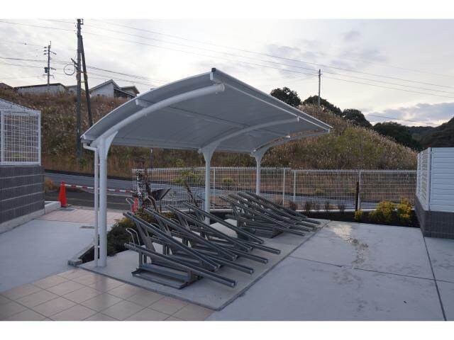 物件外観写真3　(駐輪場)