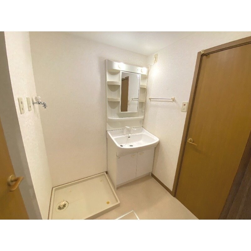 物件内観写真10　(※別号室の写真です。)