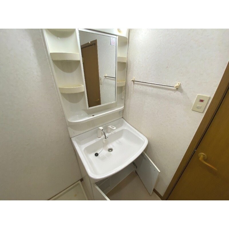 物件内観写真11　(※別号室の写真です。)