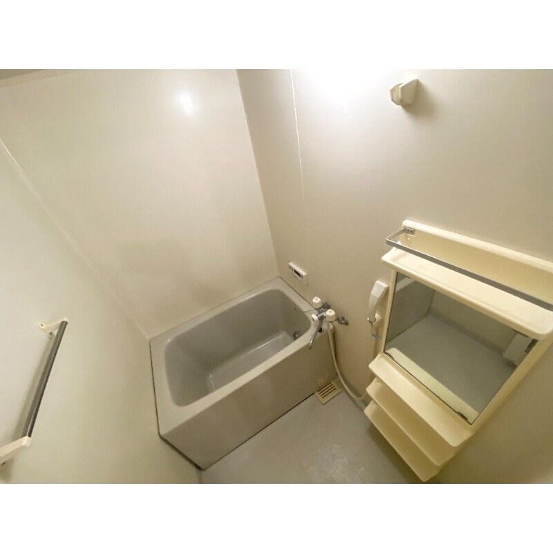 物件内観写真12　(※別号室の写真です。)