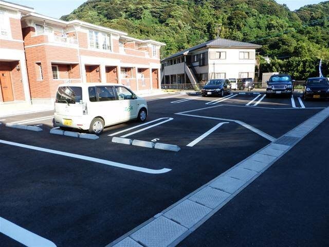 物件外観写真4　(駐車場)