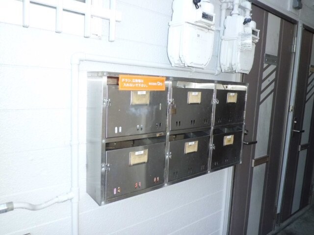 物件外観写真3　(集合郵便受け)