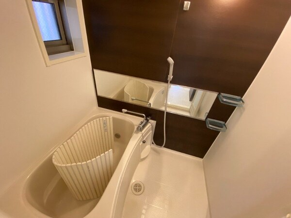 バス／シャワールーム等(※別号室の写真です)