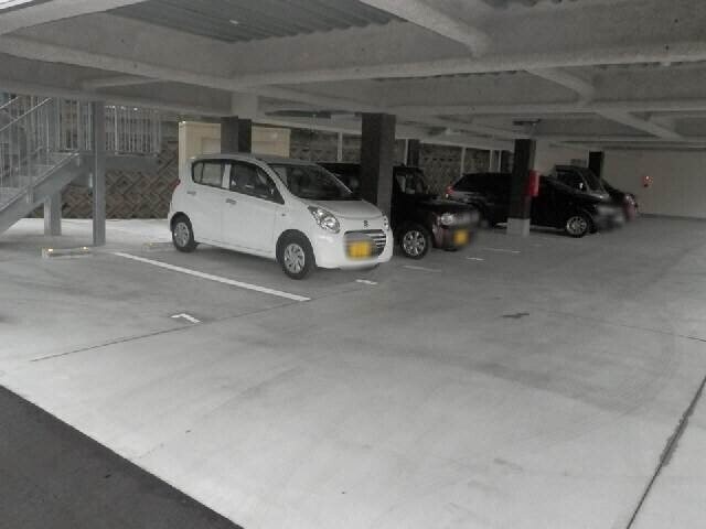 物件外観写真2　(駐車場)