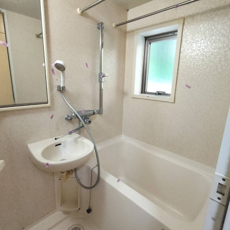 物件内観写真10　(※別号室の写真です。)