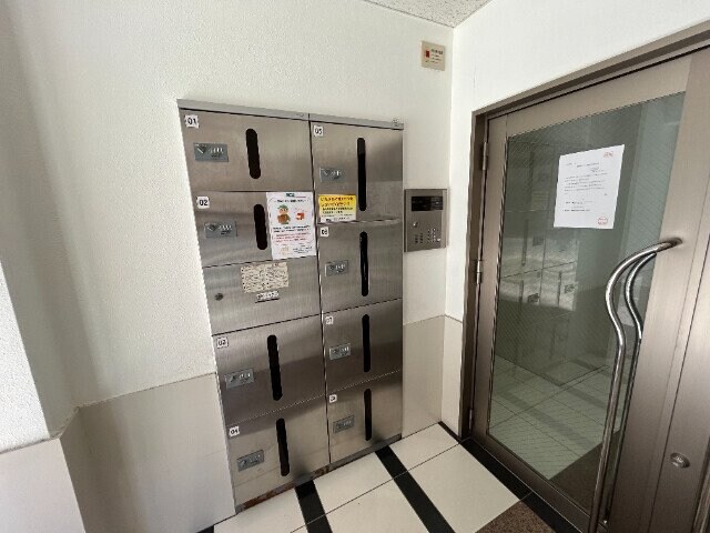 物件外観写真4　(エントランス部分)