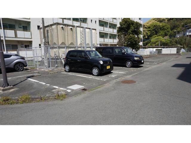 物件外観写真2　(駐車場)