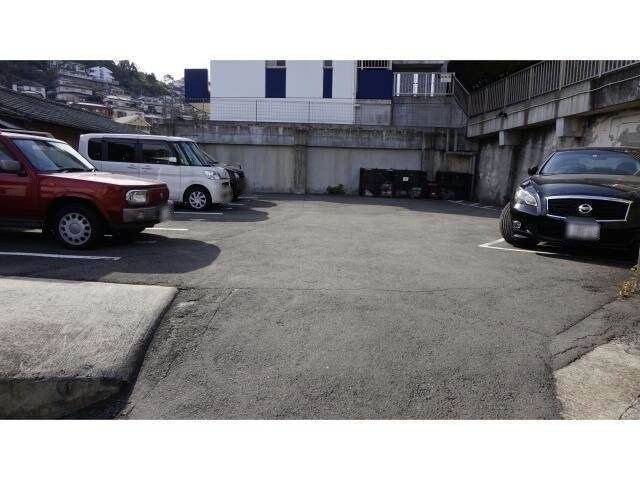 物件外観写真4　(駐車場)