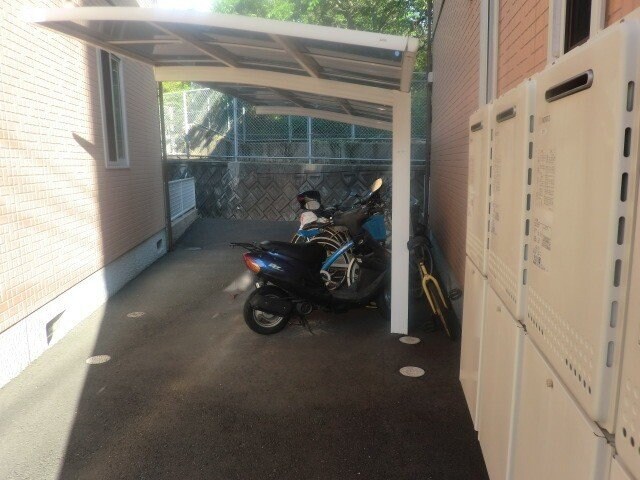 物件外観写真5　(駐輪場)