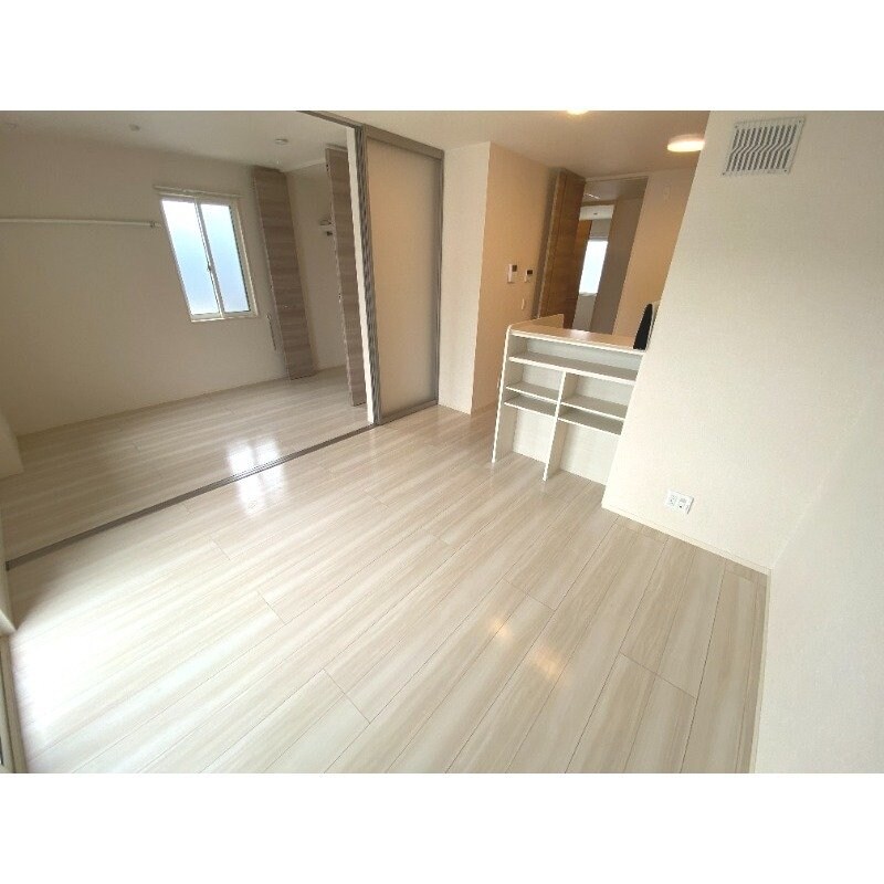 物件内観写真4　(※別号室反転タイプ)