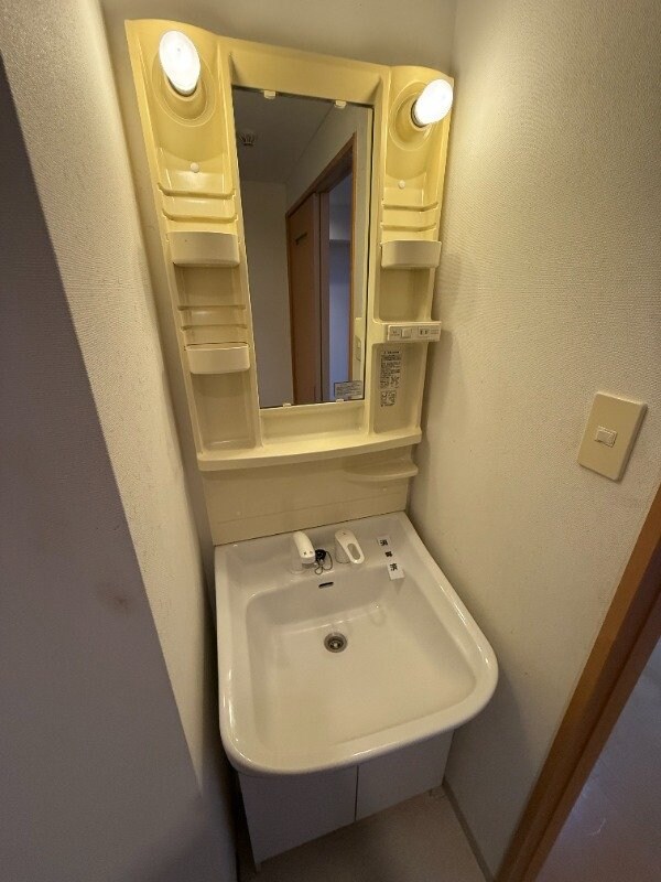 物件内観写真11　(※別号室の写真です)