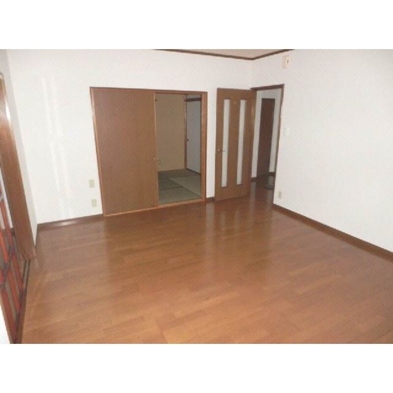 物件内観写真2　(※別号室写真)