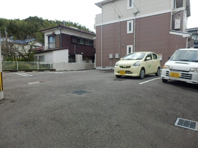 物件外観写真4　(駐車場)