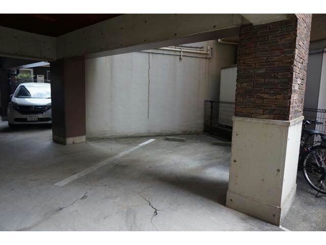 物件外観写真3　(駐車場)