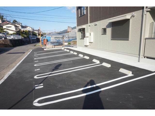 物件外観写真2　(駐車場)