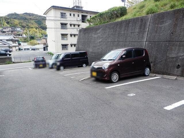 物件外観写真4　(駐車場)