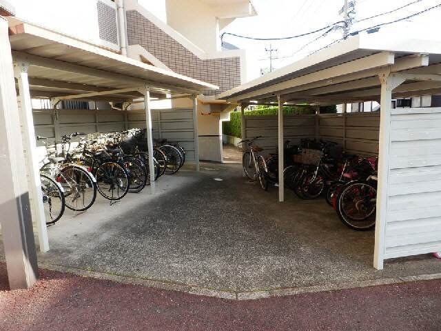物件外観写真3　(駐輪場)