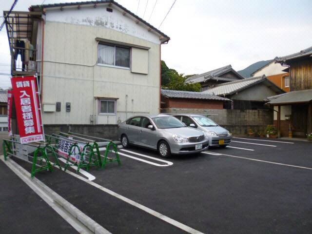 物件外観写真2　(駐車場)