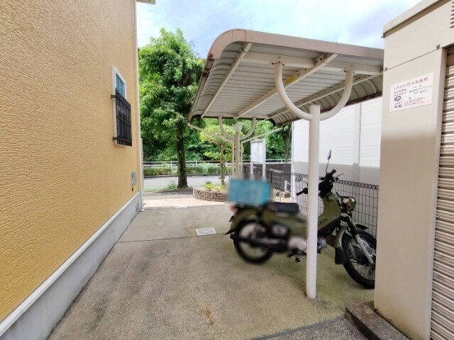 物件外観写真4　(駐輪場)