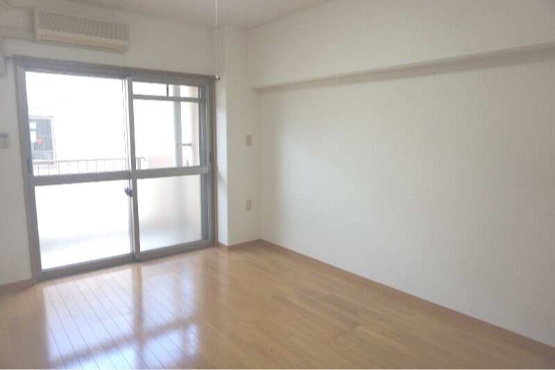 物件内観写真5　(※別号室写真)