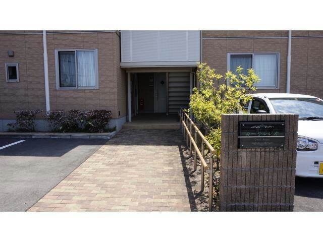 物件外観写真4　(エントランス部分)