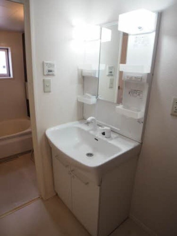 物件内観写真10　(※別号室の写真になります。)