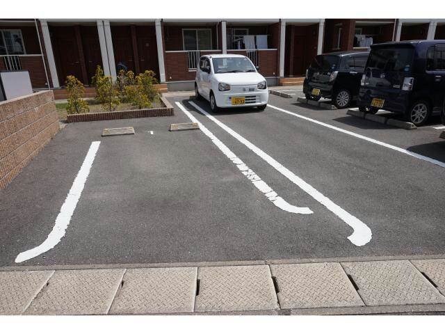 物件外観写真2　(駐車場)