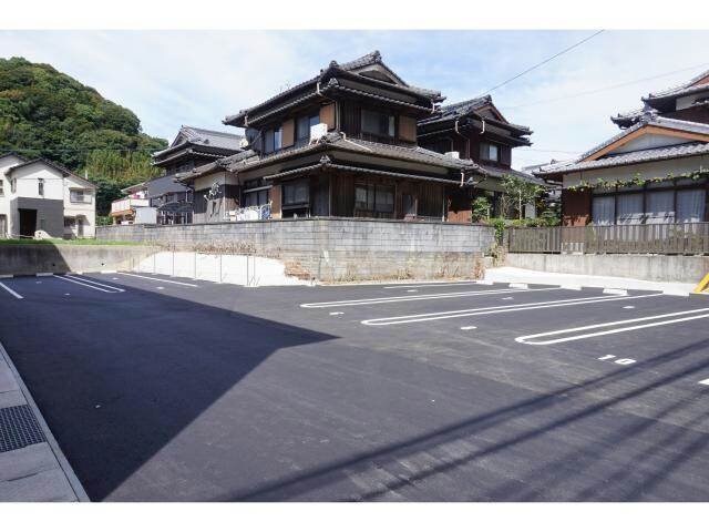 物件外観写真2　(駐車場)