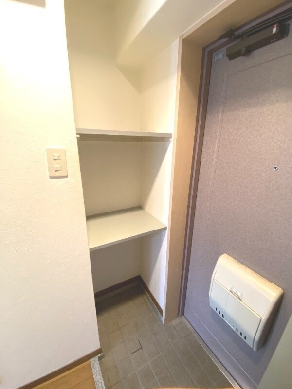 玄関(※402号室写真)