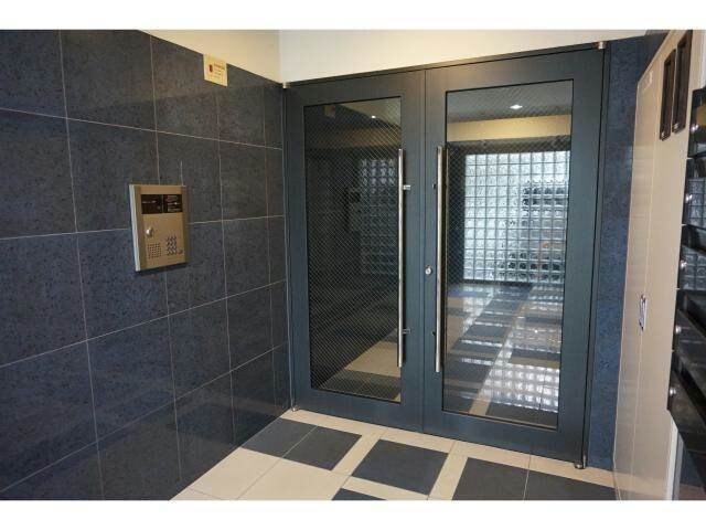 物件外観写真4　(エントランス部分)