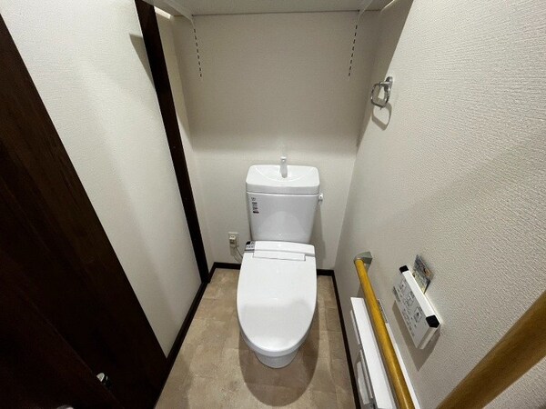 トイレ(※別号室の写真)