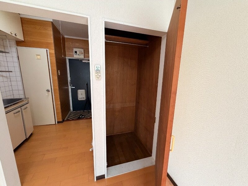 物件内観写真8　(※別号室の写真です)